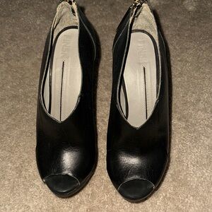 FIONI Clothing Black Peep-Toe Heeled Boots